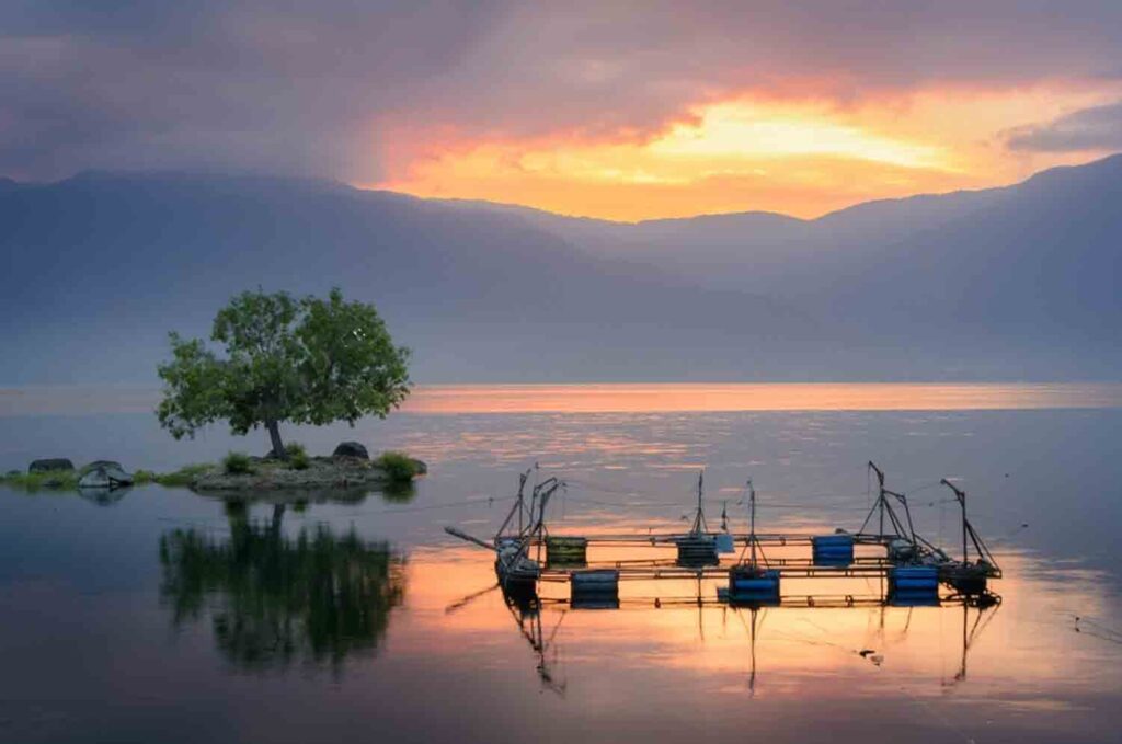 danau singkarak bukittinggi