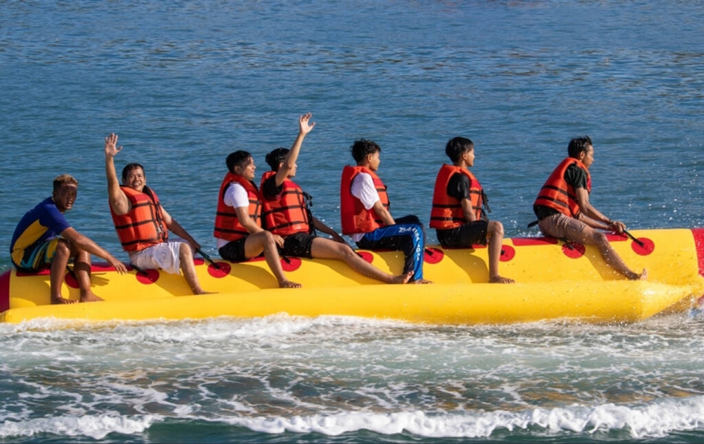 banana boat mandeh 1